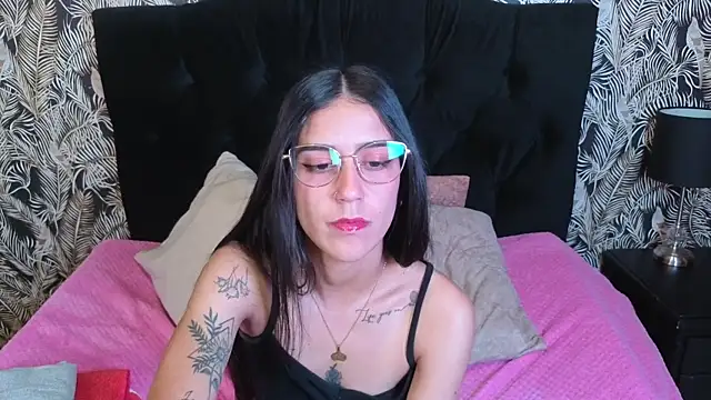 Snapshot of DanielaMonroe chatting on February 9, 2026, 9:02 pm DanielaMonroe online show from February 9, 2026, 9:02 pm