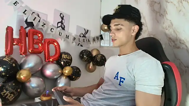 Snapshot of nathan_shimmer chatting on November 30, 2025, 2:51 pm nathan shimmer online show from November 30, 2025, 2:51 pm