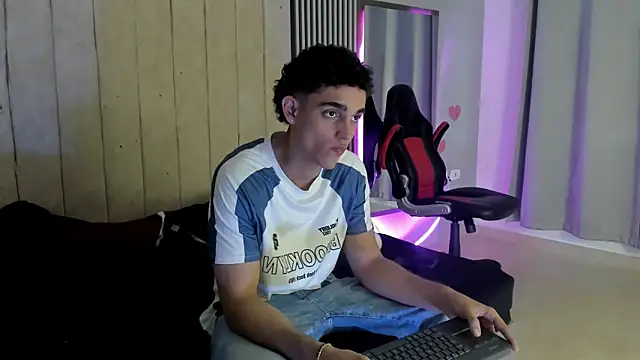 Snapshot of nathan_shimmer chatting on November 27, 2025, 8:42 pm nathan shimmer online show from November 27, 2025, 8:42 pm