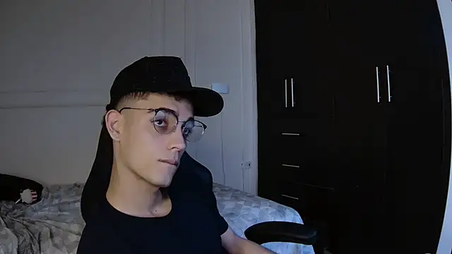 Snapshot of nathan_shimmer chatting on December 15, 2025, 1:28 pm nathan shimmer online show from December 15, 2025, 1:28 pm