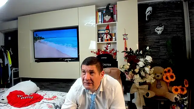 SpartacusDaddy48 online show from May 29, 2026, 11:38 am