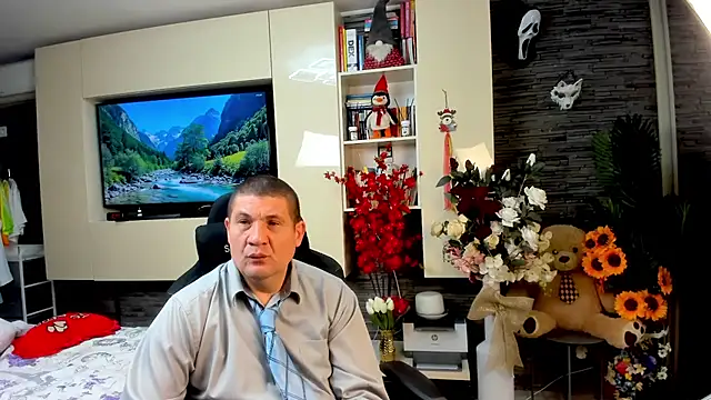 SpartacusDaddy48 online show from May 13, 2026, 9:22 pm