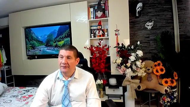SpartacusDaddy48 online show from May 20, 2026, 3:53 pm
