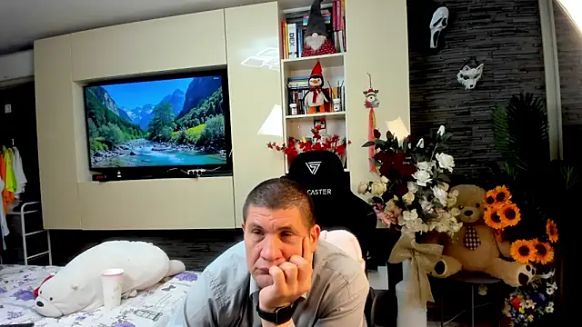 SpartacusDaddy48 online show from May 16, 2026, 12:09 am