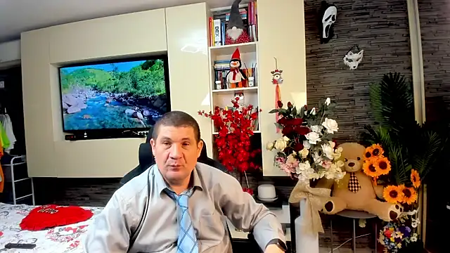 SpartacusDaddy48 online show from May 19, 2026, 8:21 am