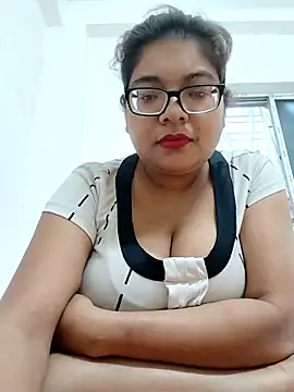 Snapshot of Elie_couple143 chatting on November 4, 2025, 12:25 am Elie couple143 online show from November 4, 2025, 12:25 am