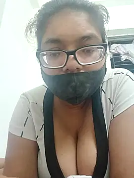 Snapshot of Elie_couple143 chatting on October 28, 2025, 1:10 pm Elie couple143 online show from October 28, 2025, 1:10 pm