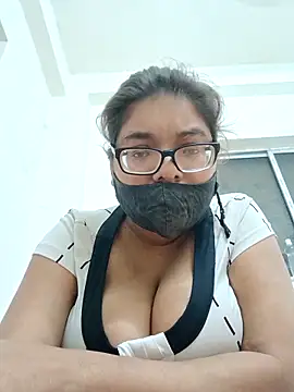 Snapshot of Elie_couple143 chatting on November 13, 2025, 6:34 pm Elie couple143 online show from November 13, 2025, 6:34 pm