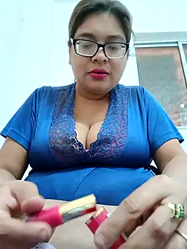 Snapshot of Elie_couple143 chatting on November 21, 2025, 7:51 am Elie couple143 online show from November 21, 2025, 7:51 am