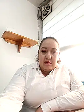 Caroomoom27 online show from December 18, 2025, 5:06 pm