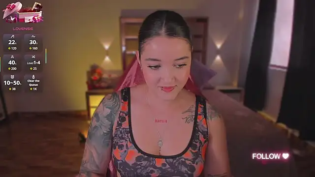 lunaarose online show from October 30, 2025, 3:31 pm