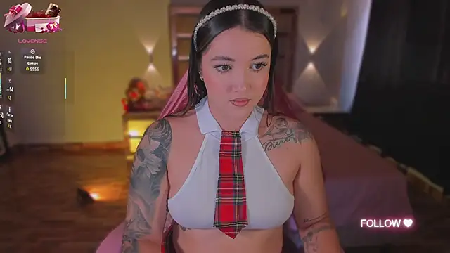 lunaarose online show from October 29, 2025, 4:06 pm