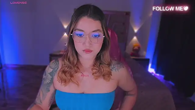 lunaarose online show from December 5, 2025, 12:54 am