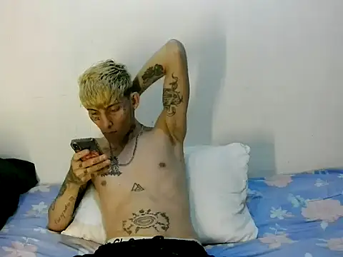 Snapshot of KinkyLatinCock chatting on September 24, 2025, 11:43 pm KinkyLatinCock online show from September 24, 2025, 11:43 pm