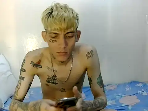 Snapshot of KinkyLatinCock chatting on September 23, 2025, 2:13 pm KinkyLatinCock online show from September 23, 2025, 2:13 pm