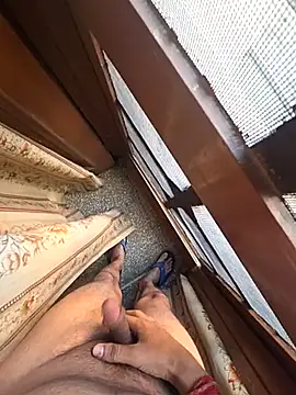 Snapshot of desir3dlund chatting on December 15, 2025, 8:31 am desir3dlund online show from December 15, 2025, 8:31 am