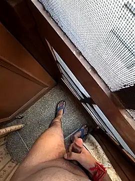 Snapshot of desir3dlund chatting on November 5, 2025, 7:44 am desir3dlund online show from November 5, 2025, 7:44 am