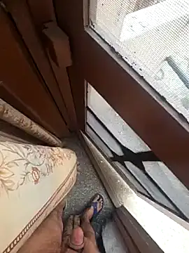 Snapshot of desir3dlund chatting on February 16, 2026, 7:51 am desir3dlund online show from February 16, 2026, 7:51 am