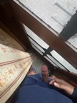 Snapshot of desir3dlund chatting on February 23, 2026, 4:36 am desir3dlund online show from February 23, 2026, 4:36 am