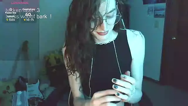 Snapshot of comfyknife chatting on July 11, 2026, 5:08 am comfyknife online show from July 11, 2026, 5:08 am