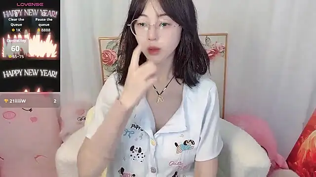 nini a online show from June 18, 2026, 2:43 am
