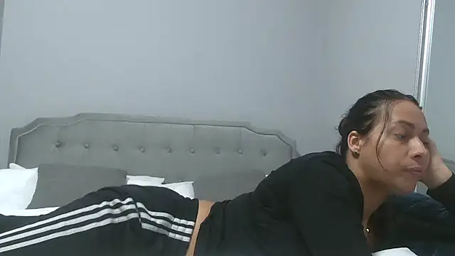 Snapshot of Bunnyela1 chatting on November 10, 2025, 4:34 pm Bunnyela1 online show from November 10, 2025, 4:34 pm