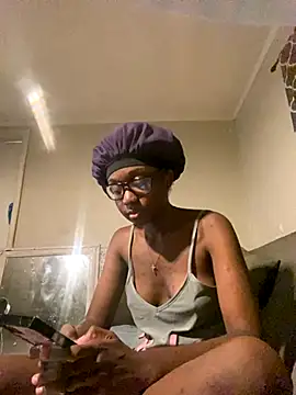 HennessyBaby21 online show from November 18, 2025, 8:39 am