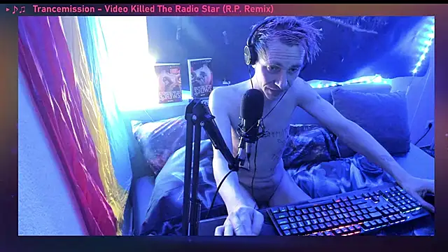 Snapshot of DaveLindau chatting on March 23, 2026, 2:44 am DaveLindau online show from March 23, 2026, 2:44 am