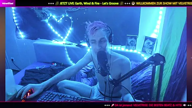 Snapshot of DaveLindau chatting on February 10, 2026, 11:15 pm DaveLindau online show from February 10, 2026, 11:15 pm