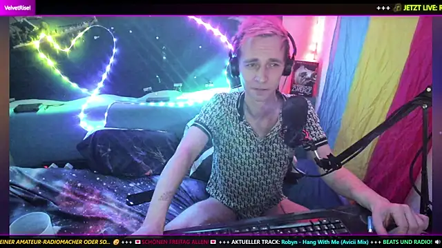 Snapshot of DaveLindau chatting on February 20, 2026, 8:00 pm DaveLindau online show from February 20, 2026, 8:00 pm