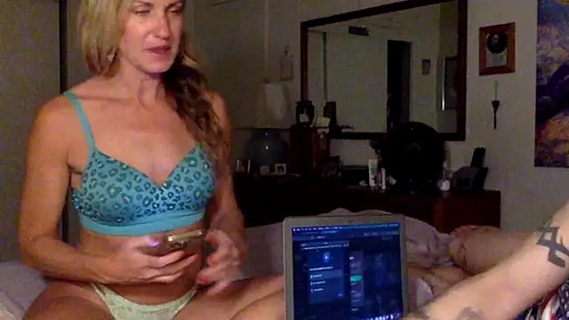 Snapshot of MackdaddyandgG chatting on February 5, 2026, 2:18 am MackdaddyandgG online show from February 5, 2026, 2:18 am