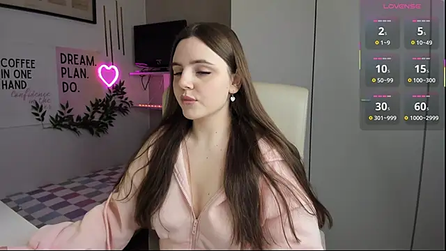 LiaWoow online show from October 6, 2025, 7:09 am