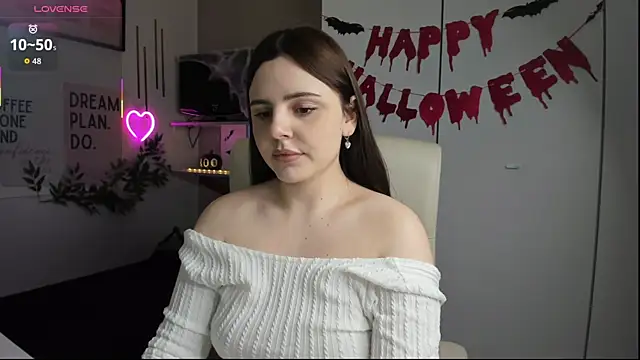 LiaWoow online show from November 1, 2025, 2:22 pm