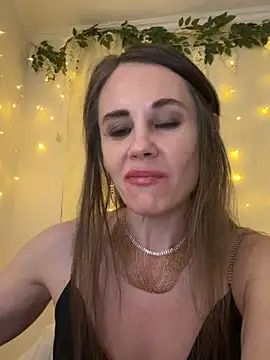 Snapshot of LucieMack chatting on April 18, 2026, 7:51 pm LucieMack online show from April 18, 2026, 7:51 pm