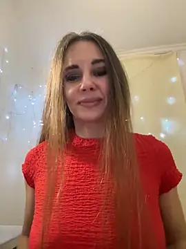 Snapshot of LucieMack chatting on December 1, 2025, 5:36 pm LucieMack online show from December 1, 2025, 5:36 pm