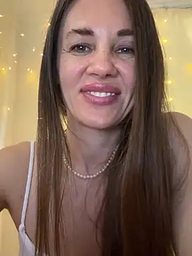 Snapshot of LucieMack chatting on May 16, 2026, 10:36 am LucieMack online show from May 16, 2026, 10:36 am