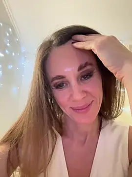 Snapshot of LucieMack chatting on October 30, 2025, 6:27 pm LucieMack online show from October 30, 2025, 6:27 pm