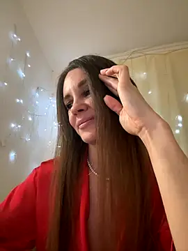 Snapshot of LucieMack chatting on November 30, 2025, 2:18 pm LucieMack online show from November 30, 2025, 2:18 pm