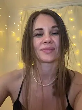 Snapshot of LucieMack chatting on May 13, 2026, 10:17 pm LucieMack online show from May 13, 2026, 10:17 pm