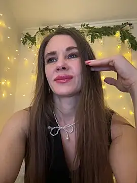 Snapshot of LucieMack chatting on April 22, 2026, 5:31 pm LucieMack online show from April 22, 2026, 5:31 pm