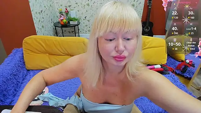 Snapshot of FlirtyMary chatting on April 16, 2026, 10:23 pm FlirtyMary online show from April 16, 2026, 10:23 pm