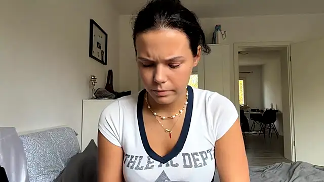 Snapshot of MaydaCornwall chatting on November 1, 2025, 2:55 pm MaydaCornwall online show from November 1, 2025, 2:55 pm