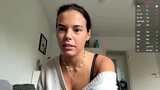 Snapshot of MaydaCornwall chatting on October 12, 2025, 7:32 am MaydaCornwall online show from October 12, 2025, 7:32 am