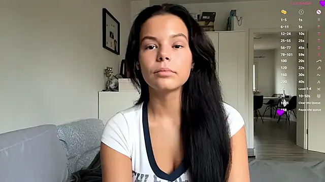 Snapshot of MaydaCornwall chatting on November 19, 2025, 8:03 am MaydaCornwall online show from November 19, 2025, 8:03 am