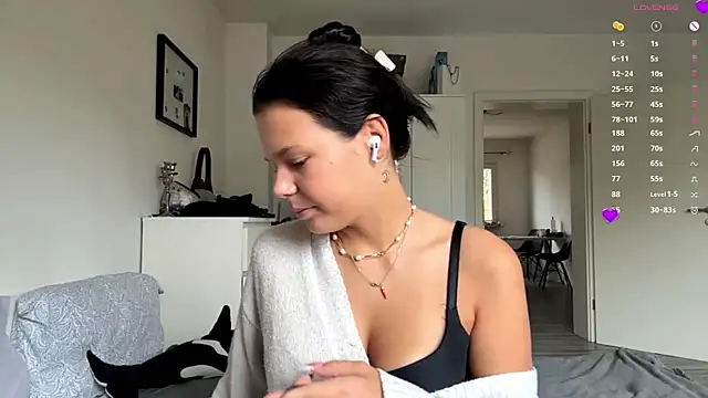 Snapshot of MaydaCornwall chatting on November 15, 2025, 8:07 am MaydaCornwall online show from November 15, 2025, 8:07 am