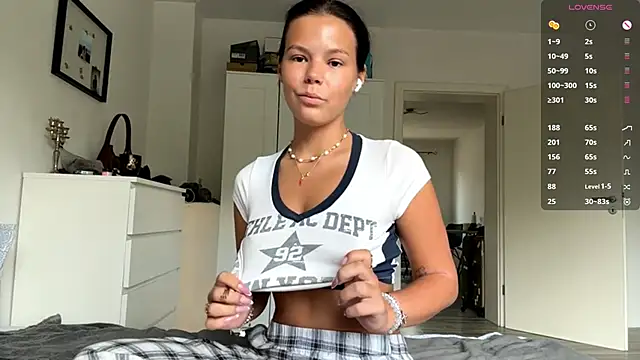 Snapshot of MaydaCornwall chatting on September 27, 2025, 7:25 am MaydaCornwall online show from September 27, 2025, 7:25 am