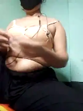 Snapshot of Maria_Mahi chatting on October 29, 2025, 5:56 pm Maria Mahi online show from October 29, 2025, 5:56 pm