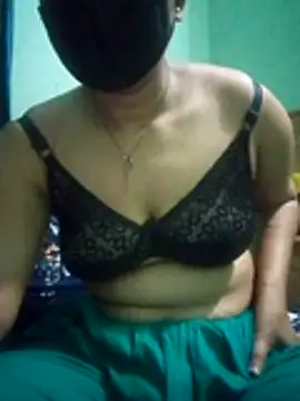 Snapshot of Maria_Mahi chatting on December 18, 2025, 3:22 am Maria Mahi online show from December 18, 2025, 3:22 am