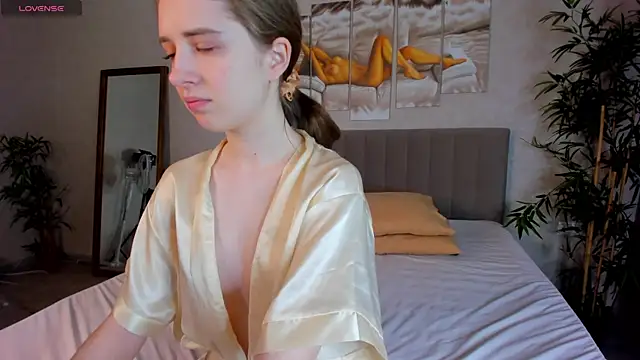 Camilla Kelly online show from February 26, 2026, 1:27 am