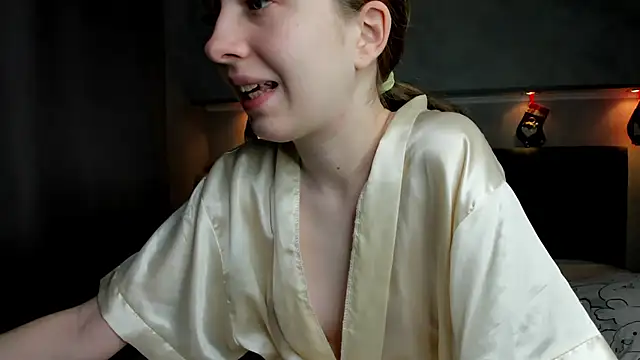 Snapshot of Camilla_Kelly chatting on December 4, 2025, 1:04 am Camilla Kelly online show from December 4, 2025, 1:04 am